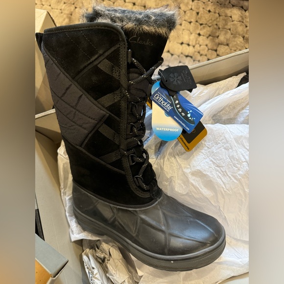 Clark’s Winter Boots - Picture 1 of 3
